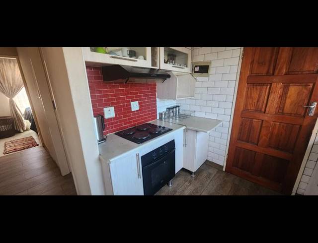 3 BEDROOM HOUSE FOR SALE IN ROSSLYN